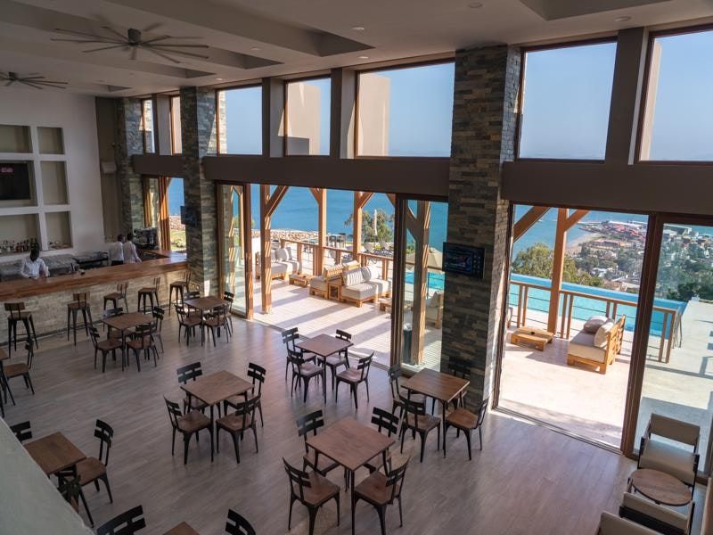 Bar and lounge opening onto the terrace